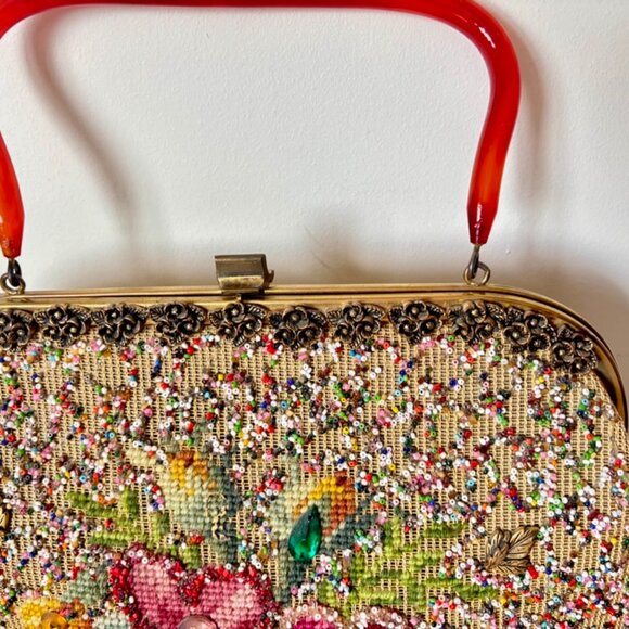 Beautiful XL Embroidered Vintage Purse with a Brass Frame - Picture 4 of 9